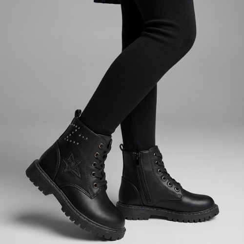 Paire de bottines enfant noires au design moderne et finition élégante
