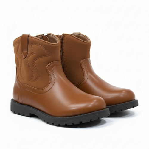 Bottines enfant marron portées avec collants clairs, semelle antidérapante et fermeture zippée latérale.