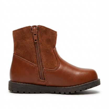 Paire de bottines enfant marron avec fermeture éclair latérale et semelle antidérapante.