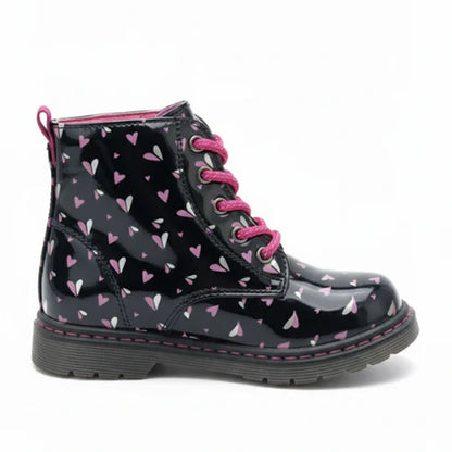 Paire de bottines enfant noires décorées de petits cœurs roses, style moderne